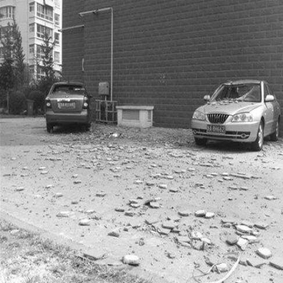 又一起瓷磚高空脫落釀成大禍！